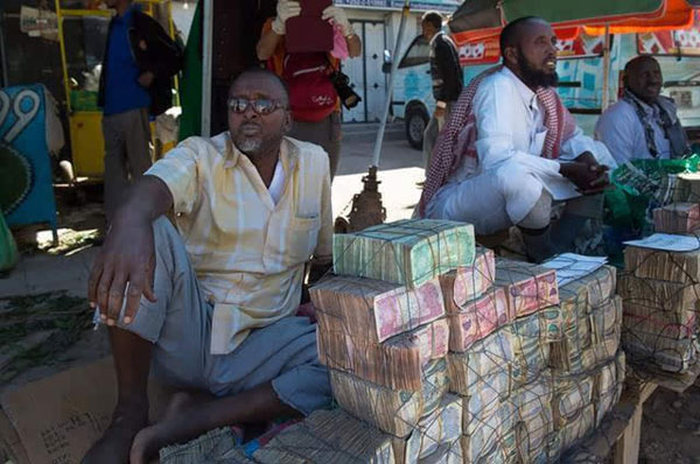 How To Get Cash In Somaliland (8 pics)