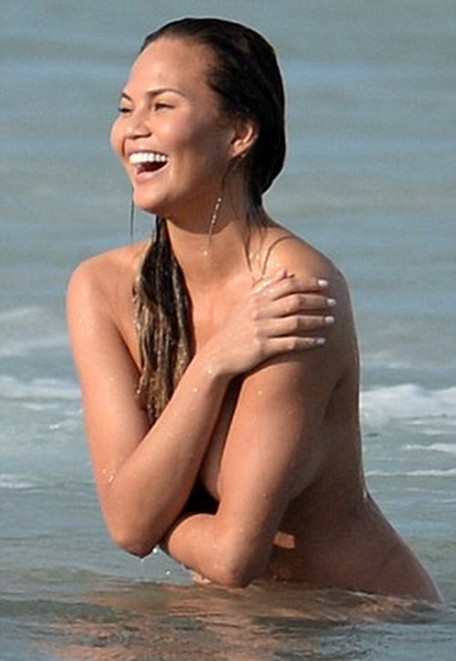 Chrissy Teigen Goes Nude During Her Latest Photoshoot At The Beach (10 pics)