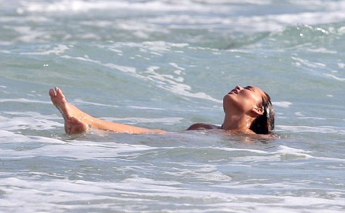Chrissy Teigen Goes Nude During Her Latest Photoshoot At The Beach (10 pics)
