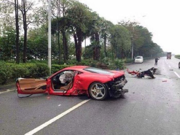 This Beautiful Ferrari Got Shredded In A Collision With A Tree (12 pics)