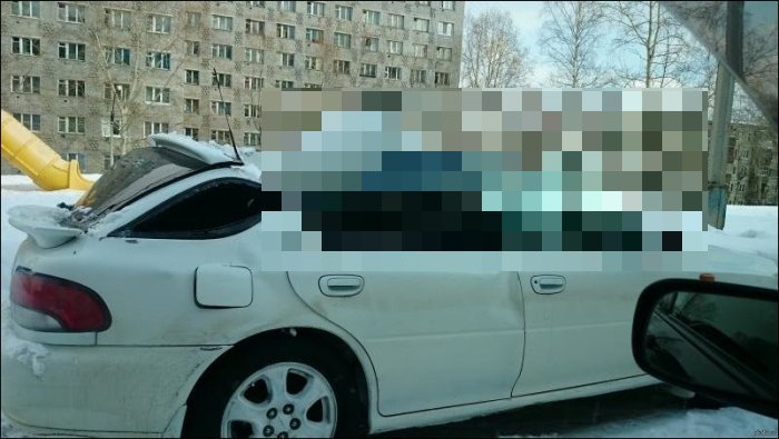 A Giant Block Of Ice Turned This Car Into A Convertible (3 pics)