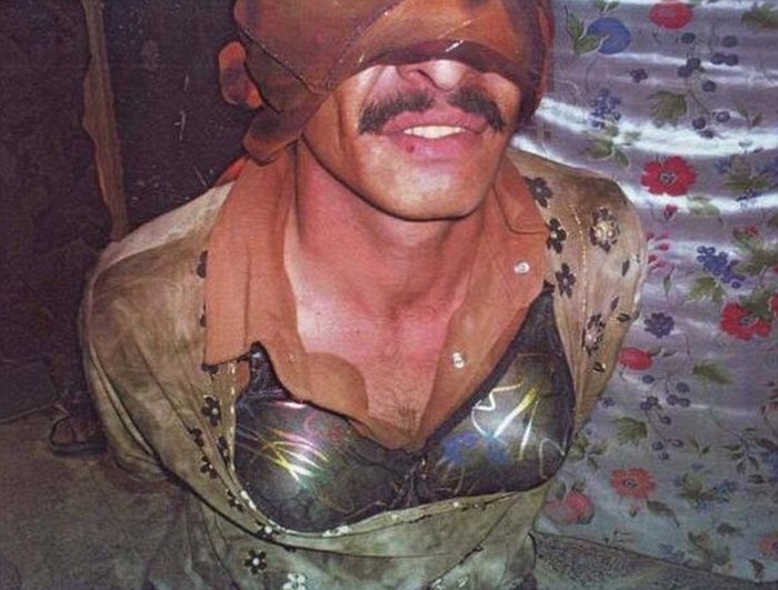 ISIS Fighters Flee Battlefield Dressed as Women  (3 pics)