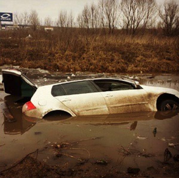 Somebody Took A Wrong Turn (4 pics)
