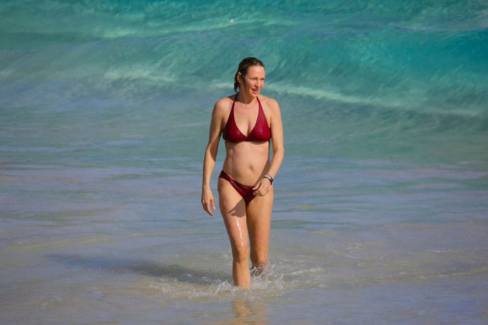 Uma Thurman Hangs Out In A Bikini On The Beach In Saint Barthelemy (8 pics)