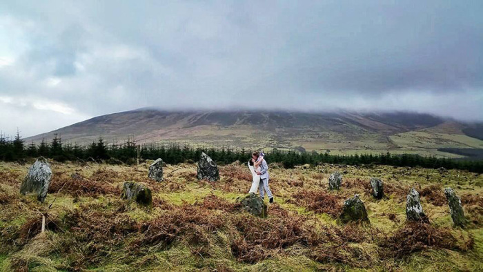 Acrobat Couple Gets Married 38 Times In 38 Different Places (17 pics)