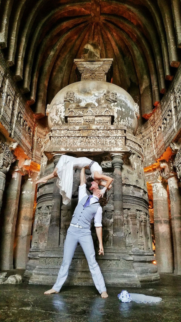 Acrobat Couple Gets Married 38 Times In 38 Different Places (17 pics)