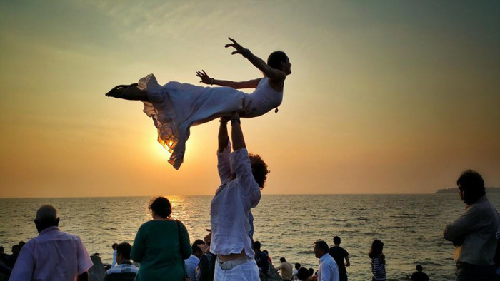 Acrobat Couple Gets Married 38 Times In 38 Different Places (17 pics)