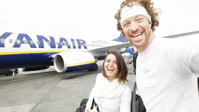 Acrobat Couple Gets Married 38 Times In 38 Different Places (17 pics)