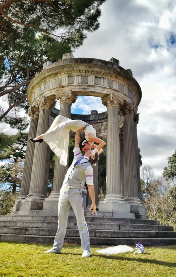 Acrobat Couple Gets Married 38 Times In 38 Different Places (17 pics)
