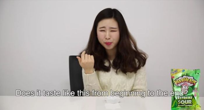 Korean Girls Have Hilarious Reactions After Tasting American Snacks (24 pics)