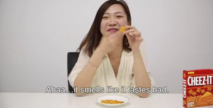 Korean Girls Have Hilarious Reactions After Tasting American Snacks (24 pics)