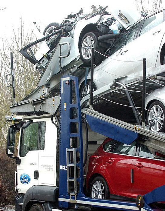 New Cars Destroyed After Collision With the Bridge (7 pics)