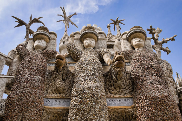 French Mailman Spends 33 Years Building A Palace With Pebbles (10 pics)