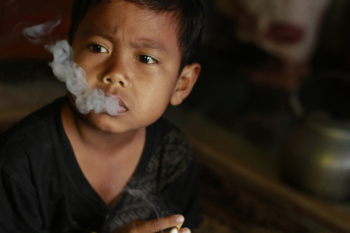 This 7 Year Old Boy Smokes Three Packs A Day (10 pics)