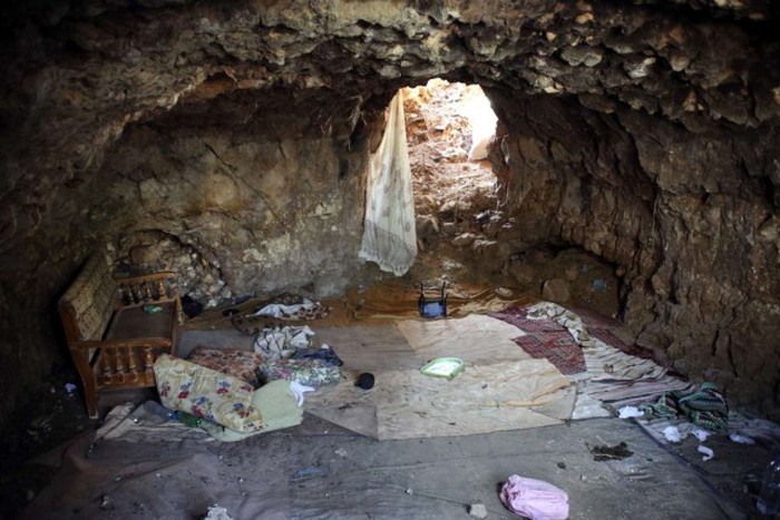 Inside The Secret Caves Of Syria (29 pics)
