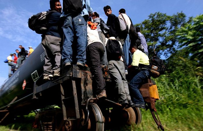 How Mexicans Defy Death In An Attempt To Reach America (15 pics)