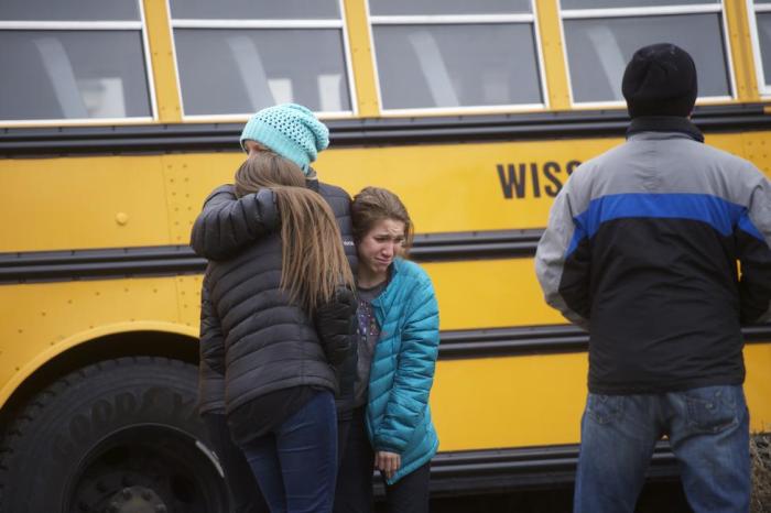 School Bus Comes Crashing Right Into The Living Room (7 pics)