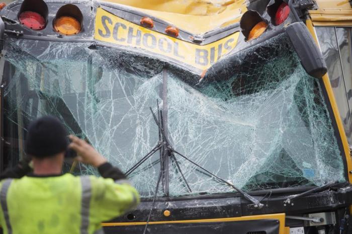 School Bus Comes Crashing Right Into The Living Room (7 pics)