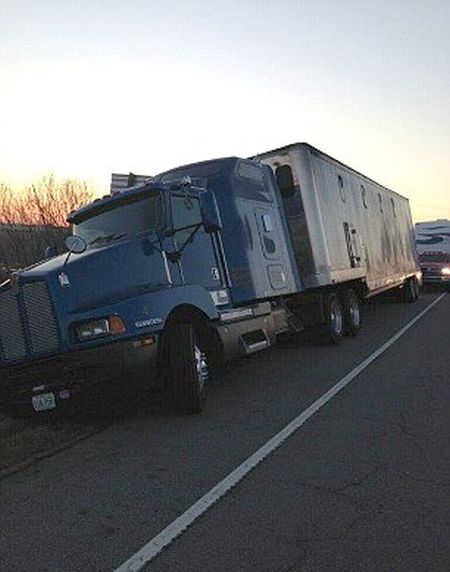 Circus Elephants Save 18 Wheeler From Tipping Over (7 pics)