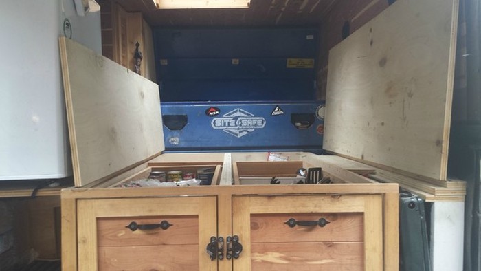 This Guy Turned His Truck Into The Ultimate Camper (12 pics)