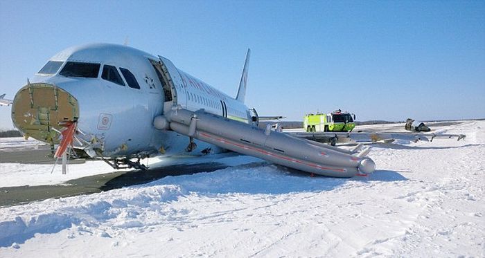 Air Canada Plane Crash Lands And Leaves 25 Injured (6 pics)