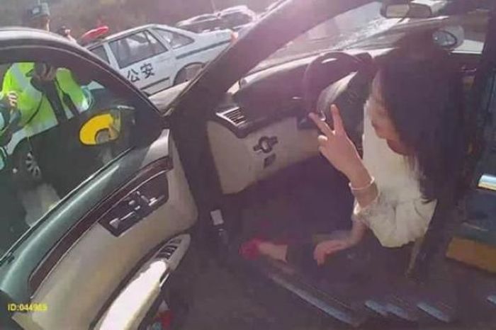Drunk Driving Female Poses For A Selfie (6 pics)