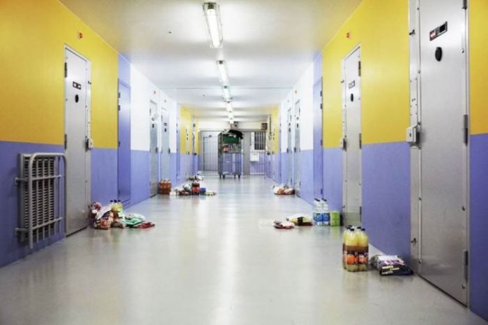 A Look At Life Inside Of A French Prison (21 pics)