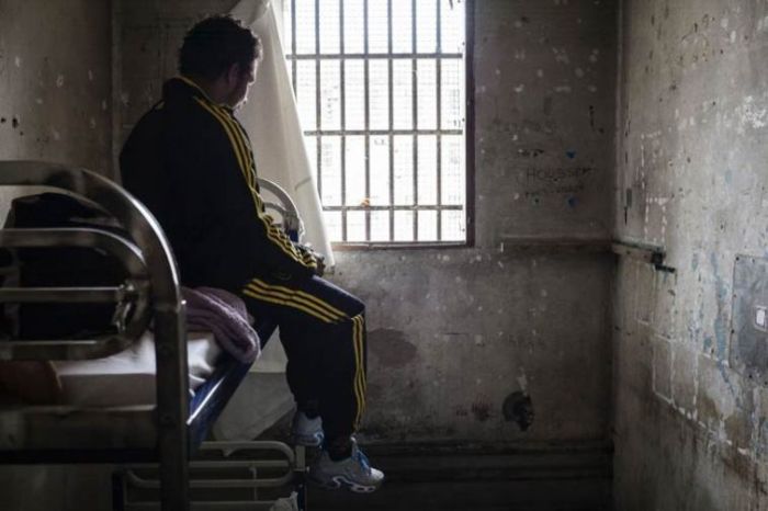 A Look At Life Inside Of A French Prison (21 pics)