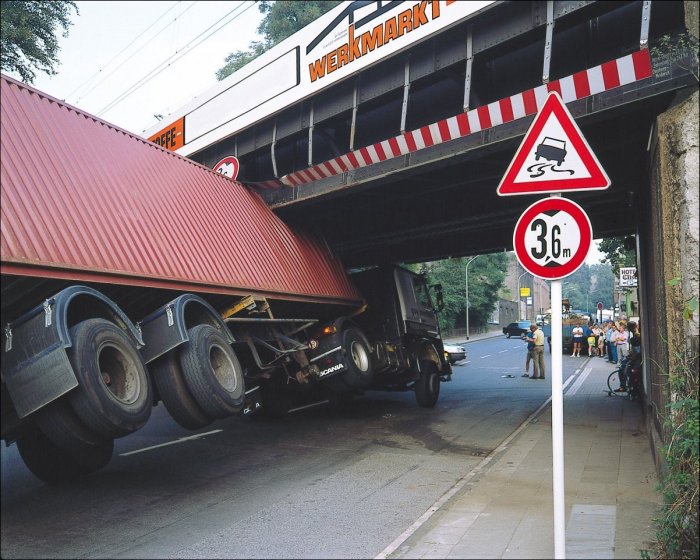 Road Accidents That Will Remind You To Drive Carefully (47 pics)