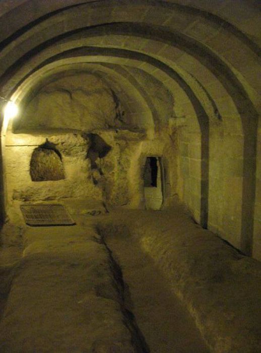 Man Knocks Down Wall And Finds An Underground City Beneath His House (6 pics)