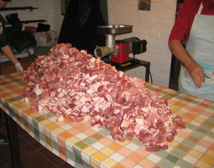 How To Make Real Homemade Italian Salami (27 pics) How To Make Real Homemade Italian Salami (27 pics)