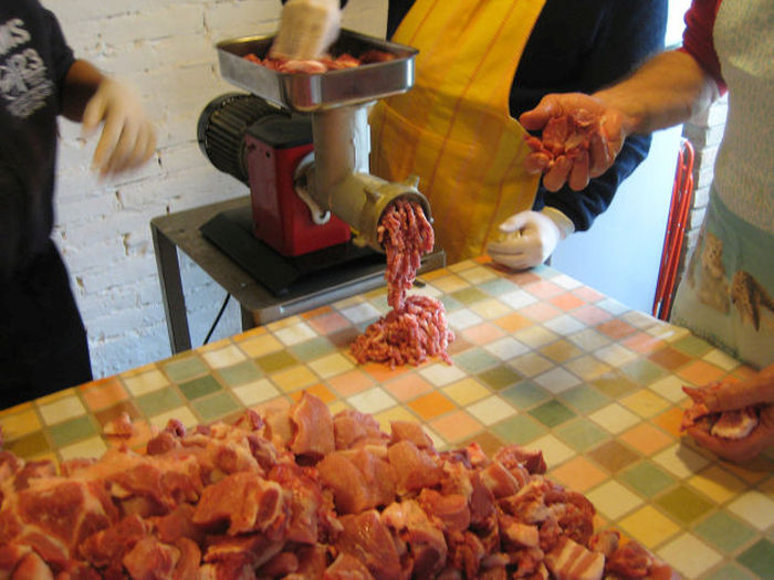 How To Make Real Homemade Italian Salami (27 pics)