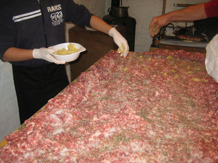 How To Make Real Homemade Italian Salami (27 pics) How To Make Real Homemade Italian Salami (27 pics)