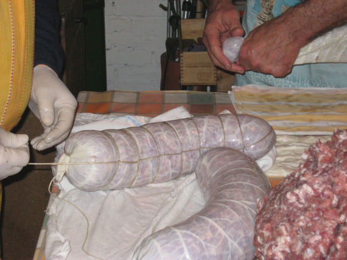 How To Make Real Homemade Italian Salami (27 pics) How To Make Real Homemade Italian Salami (27 pics)