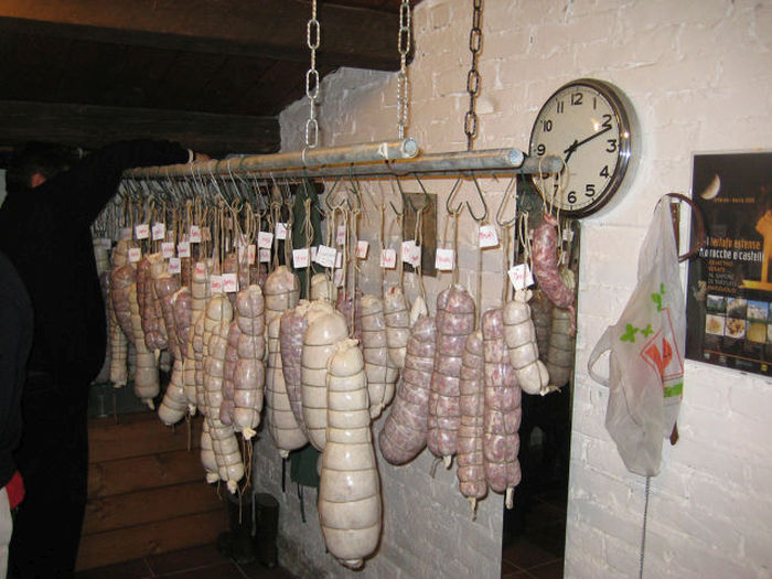 How To Make Real Homemade Italian Salami (27 pics) How To Make Real Homemade Italian Salami (27 pics)