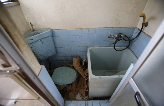 This Is The Most Depressing Job In The World (19 pics)