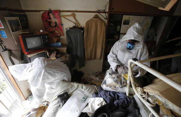 This Is The Most Depressing Job In The World (19 pics)