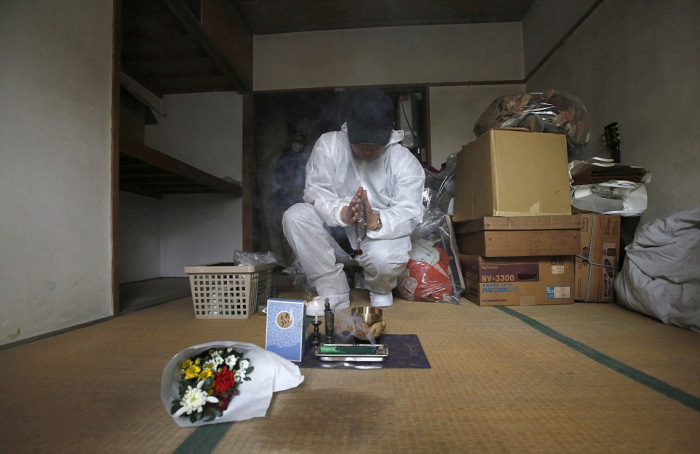 This Is The Most Depressing Job In The World (19 pics)