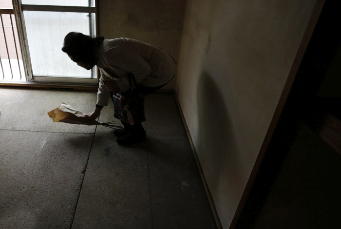 This Is The Most Depressing Job In The World (19 pics)