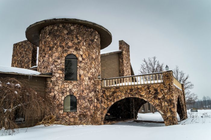 A Look Inside Mike Tyson’s Abandoned Party Mansion (29 pics)