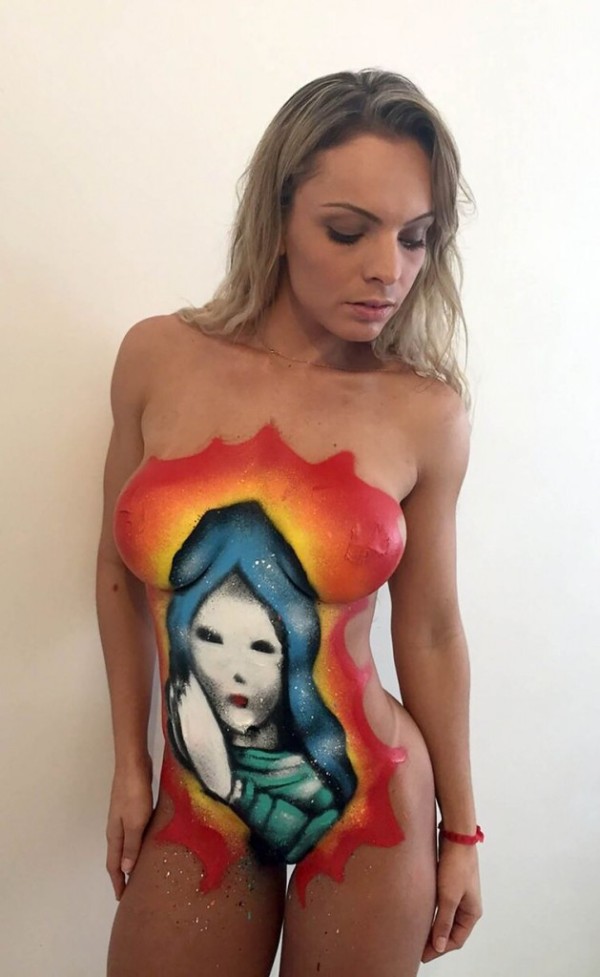 This Miss Bumbum Winner Painted The Virgin Mary On Her Body (5 pics)