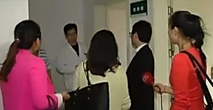 Chinese Man Gets Busted For Having 17 Girlfriends (3 pics)