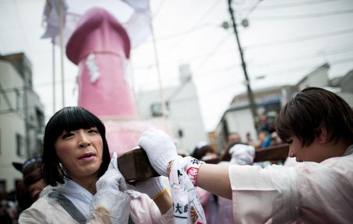 Japan's Festival Of The Steel Phallus Proves Size Does Matter (12 pics)