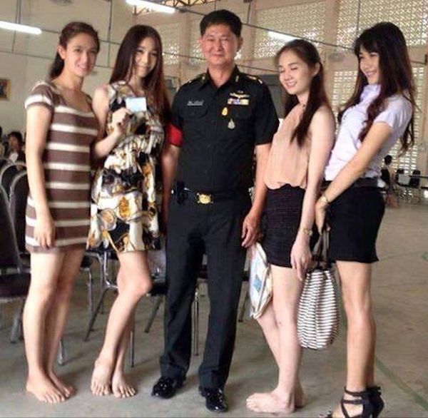 Photos From The Military Recruitment Center In Thailand (29 pics)