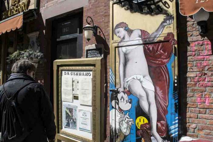 Take A Neighborhood Tour Of Little Italy In New York City (41 pics)