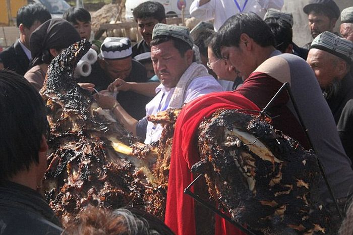 Full Camel In A Giant Oven (10 pics)