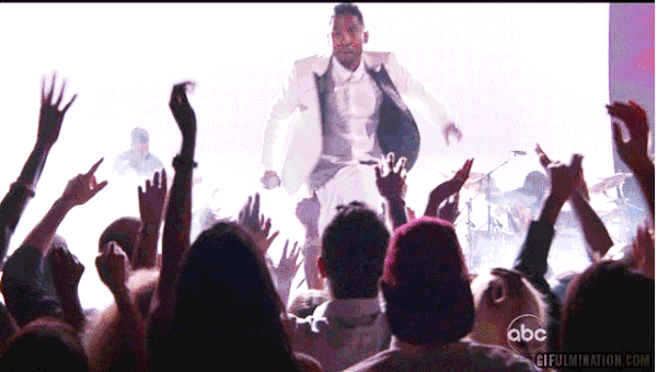 Embarrassing And Awkward Celebrity Moments That Happened In Public (18 gifs)