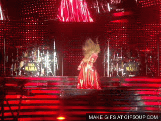 Embarrassing And Awkward Celebrity Moments That Happened In Public (18 gifs)