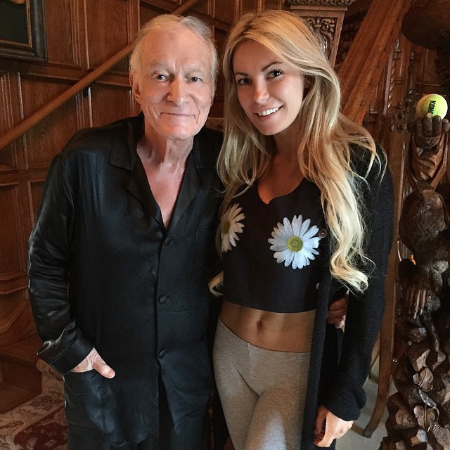 A Look At Life Inside The Playboy Mansion (32 pics)
