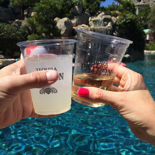 A Look At Life Inside The Playboy Mansion (32 pics)